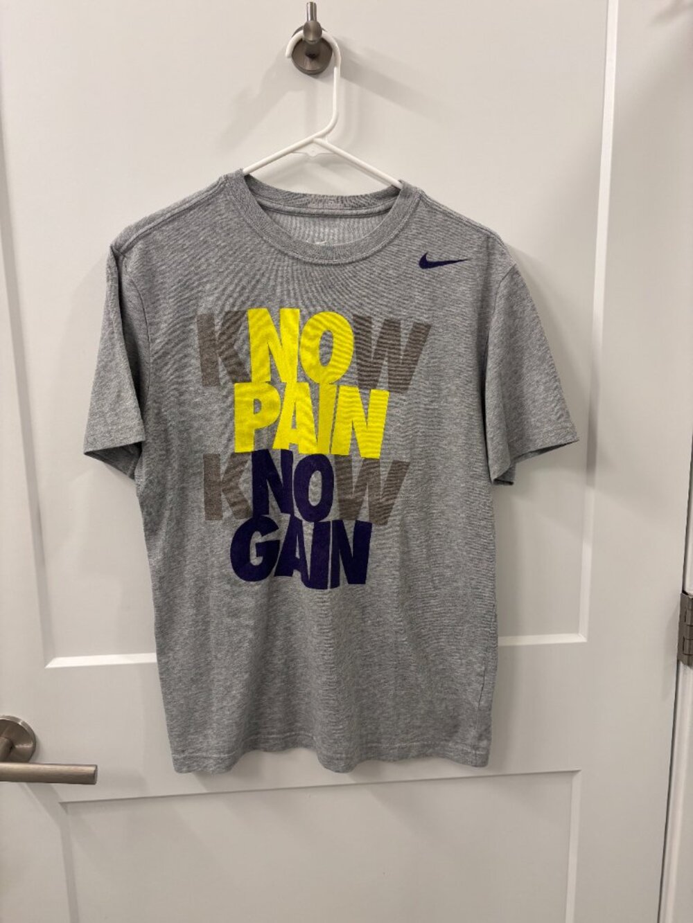 Nike Dri-FIT "Know Pain Know Gain" Graphic Tee Gray Size Medium